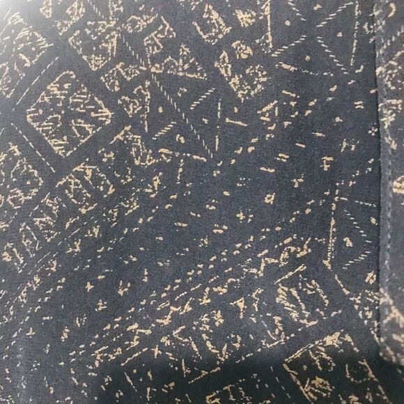 Jones New York black top  tribe  print 100% Silk button down shirt size 10 - Picture 3 of 8